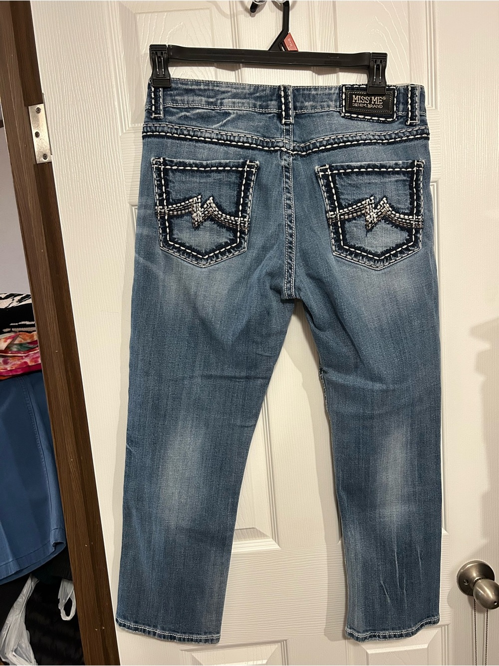Miss Me Women’s Boyfriend Blue Medium Wash Capri Jean JB1026P4 Size 30